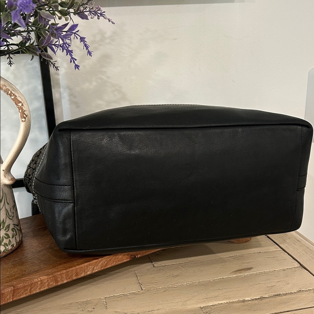 Coach Black Signature Canvas Hobo with Leather Trim - Picture 4 of 6